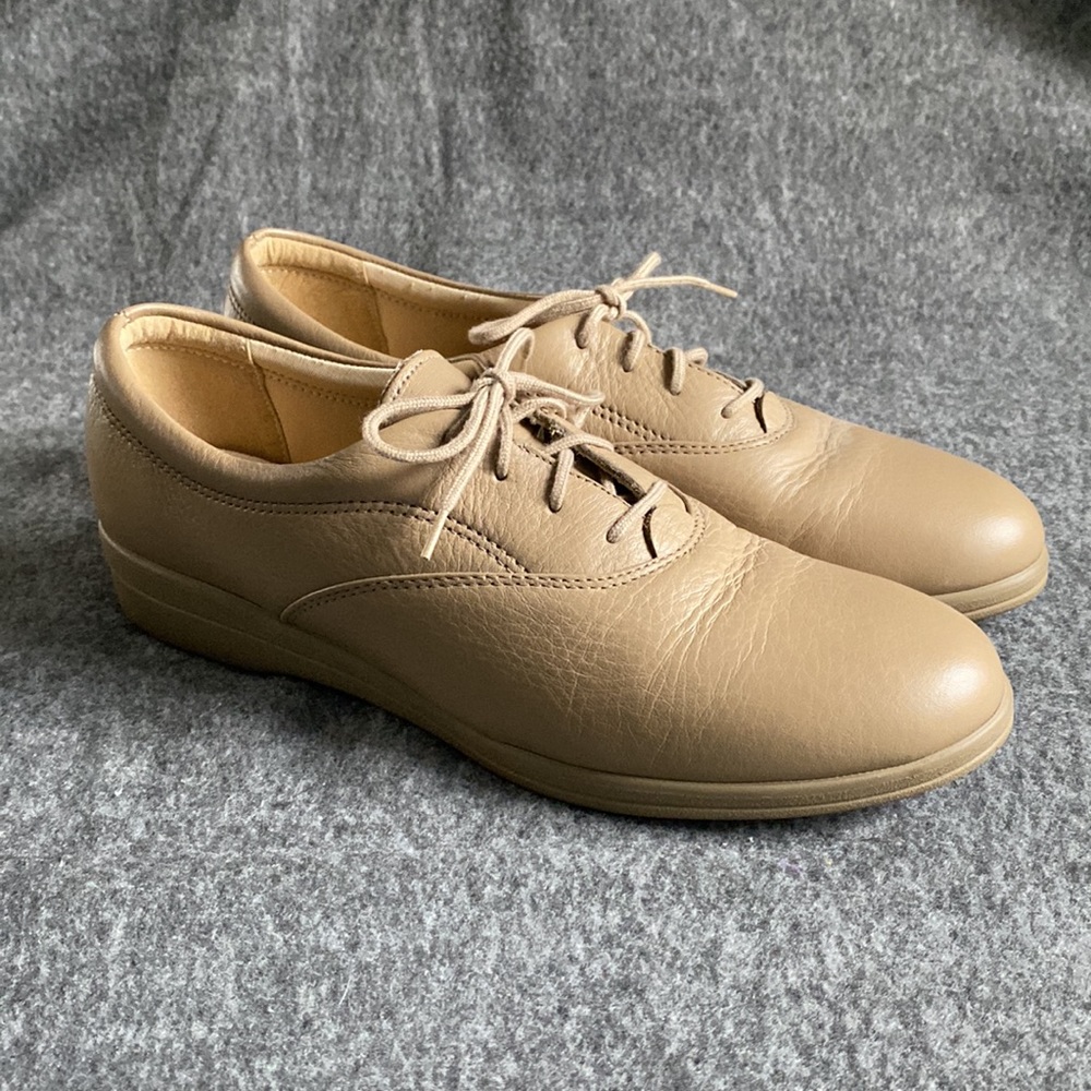 Soft Spots All Day Comfort‎ Size 9.5 Woman’s Shoes Tan Lace Up Comfort Shoes